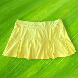 NIKE DRI-FIT BRIGHT YELLOW TENNIS, PICKLEBALL, GOLF SKORT. WOMEN’S SIZE X-LARGE